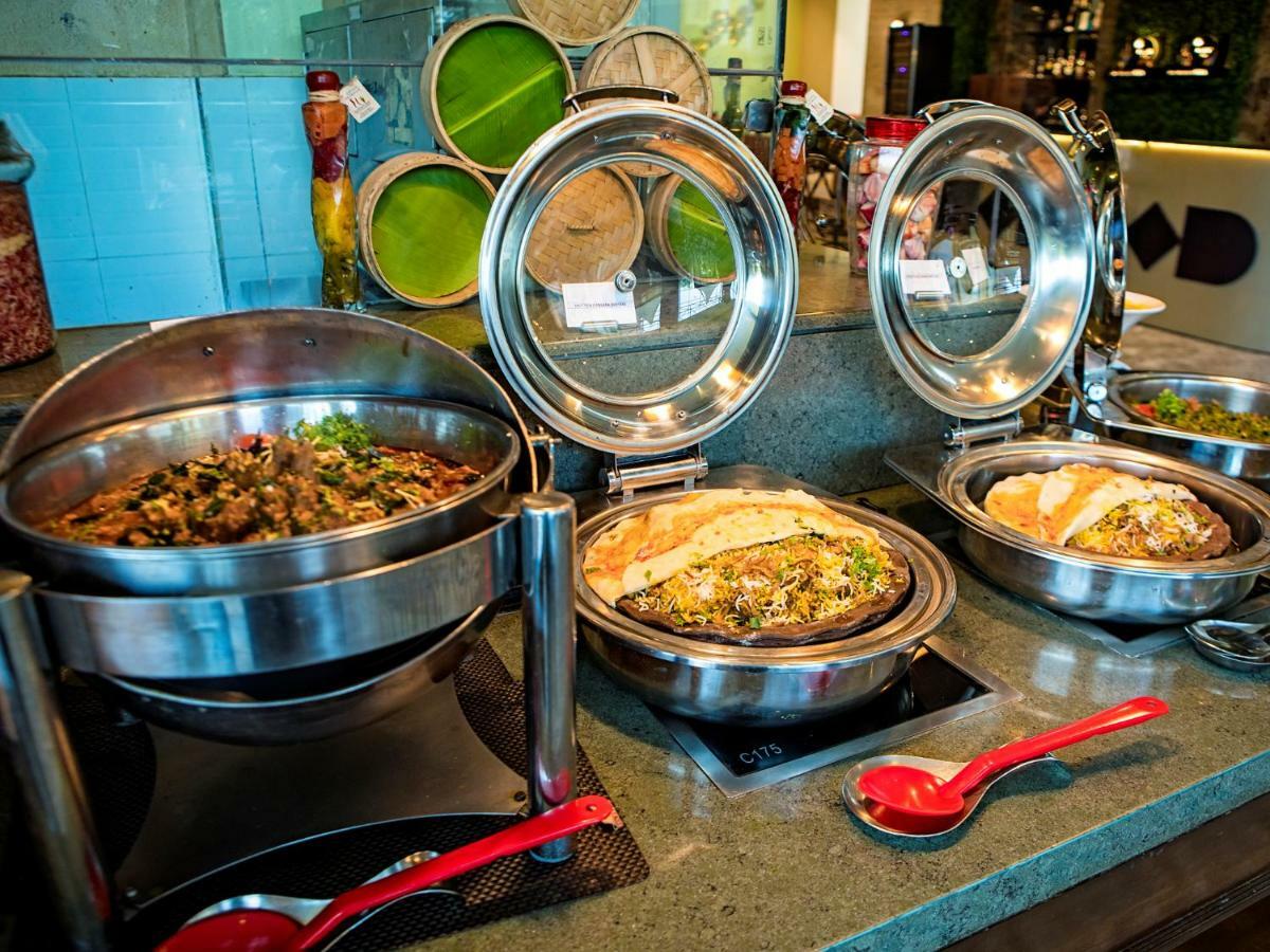 The Orchid Hotel Hinjewadi Pune Bagian luar foto A chafing dish