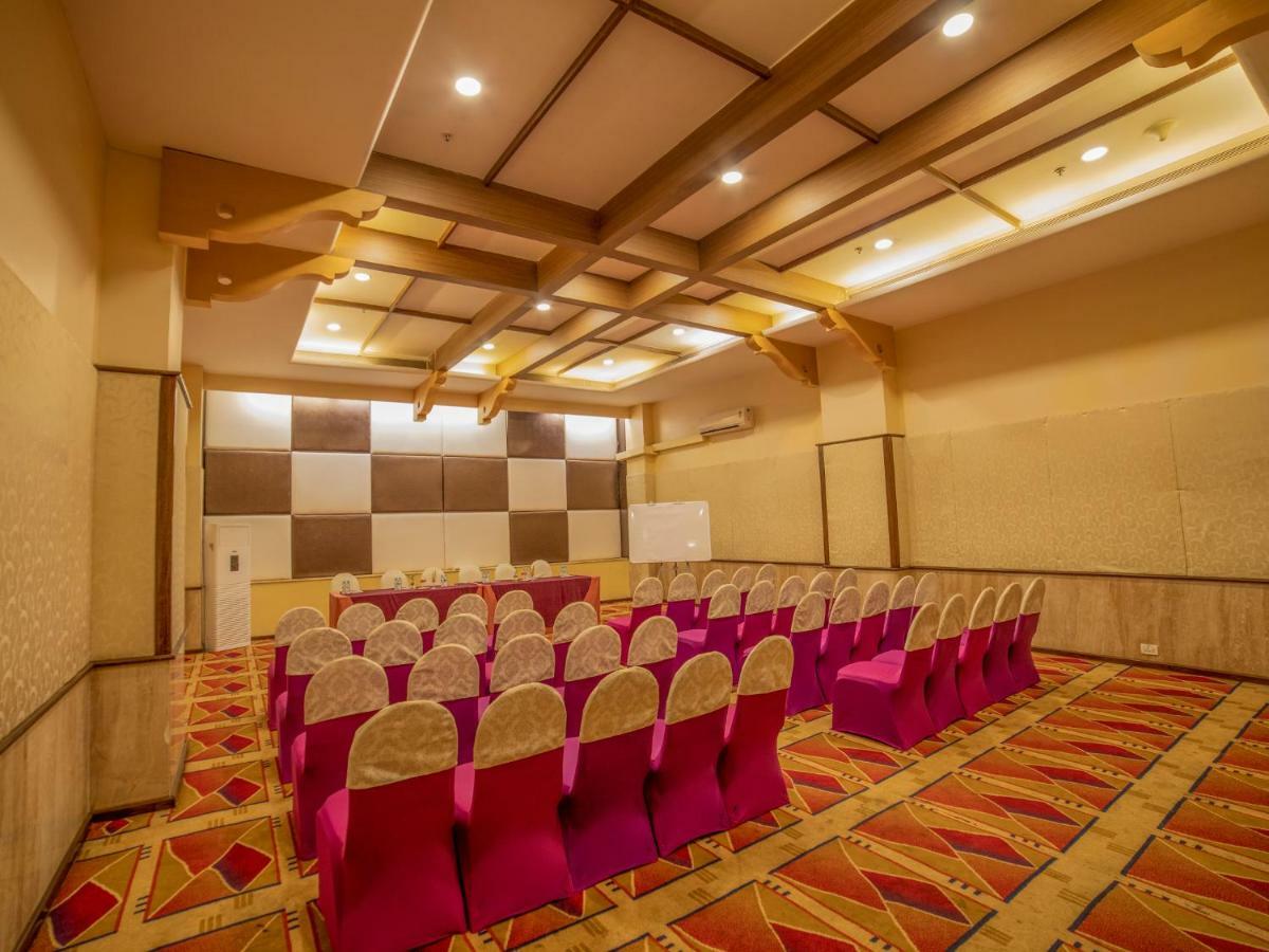 The Orchid Hotel Hinjewadi Pune Bagian luar foto The Royal