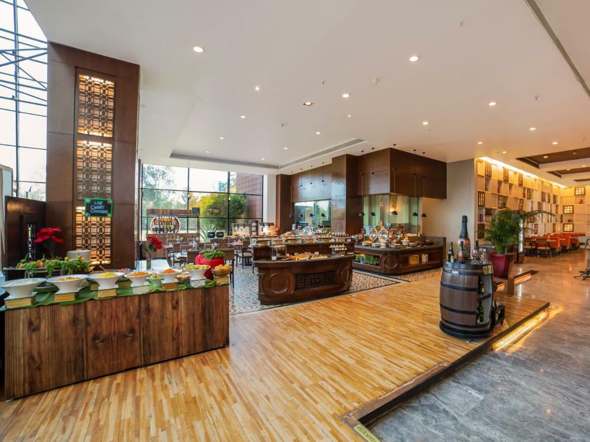 The Orchid Hotel Hinjewadi Pune Bagian luar foto The restaurant