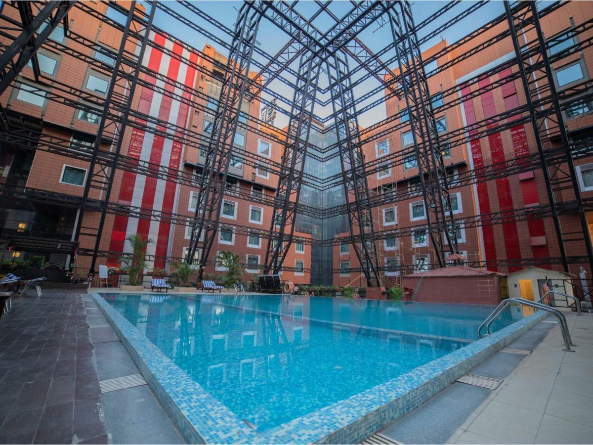 The Orchid Hotel Hinjewadi Pune Bagian luar foto Swimming pool at the University